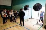 Smiiil. Der var lang kø ved fotografen for at få taget et foto til sit cv, da årets sidste Karrieredage blev afholdt i DGI-byen i København. 160 virksomheder har turneret landet rundt til de store uddannelsesbyer for at møde kandidater, som bejler til deres stillinger. 
