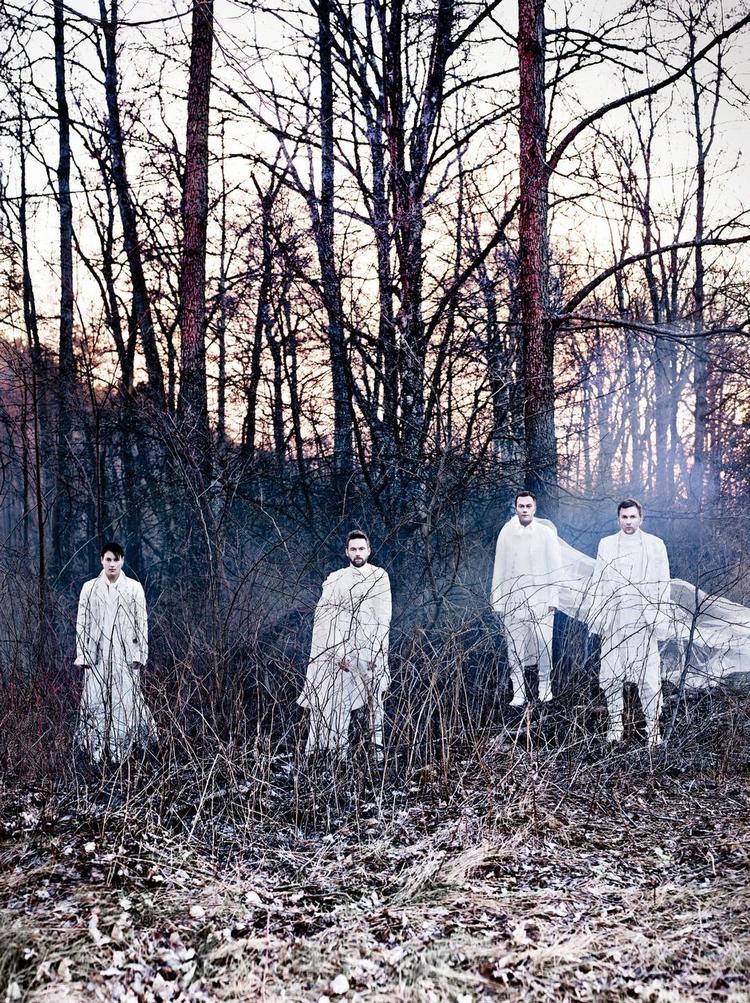 Politisk. På deres 11. album er Kent atter hyldet i eksistentielt mørke, men det er nødvendigheden i de politiske toner, der gør en forskel. 