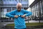 INNOVATIV. Eliteløberen Jacob Gliese har været med til at udvikle den personlige løbetræner, som man kan have med sig rundt om livet og på den ene sko. 