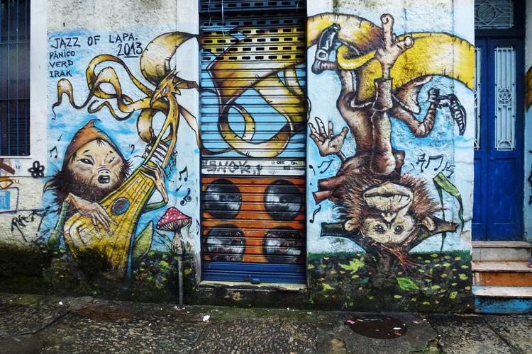 GRAFFITIVÆSNER. I Rua Joaquim Silva-gaden i Rios Lapa-kvarter har fantasien fået frit spil. Foto: Poul Husted 