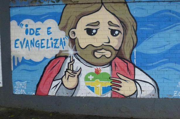 GRAFFITIKRISTUS. På Praça São Judas Tadeu-gaden ved foden af Corcovado-bjerget optræder Kristus. Foto: Poul Husted 