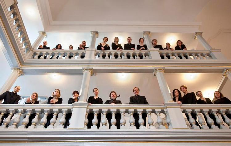 pinsler. Lars Ulrik Mortensen står i spidsen for Concerto Copenhagen, som skærtorsdag fører publikum gennem Johannespassionens pinsler i Garnisonskirken i København. 