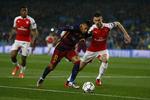 3-1. Neymar stod for det første af Barcelonas scoringer i en underholdende kamp mod Arsenal. 