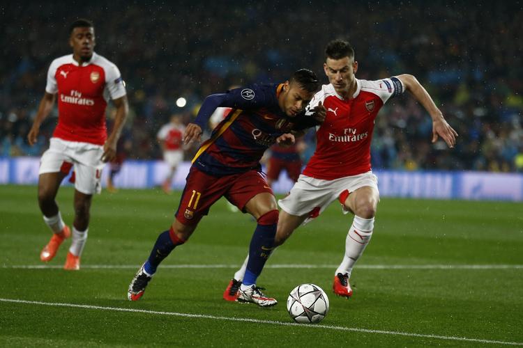 3-1. Neymar stod for det første af Barcelonas scoringer i en underholdende kamp mod Arsenal. 