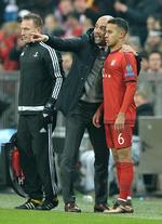 Vendepunktet. Bayern-træner Pep Guardiola sendte Thiago på banen i 101. minut ved stillingen 2-2. I 108. minut scorede spanieren til 3-2 efter en flot 1-2-kombination med den evigt strålende Thomas Müller. - Foto: Kerstin Jönsson/AP 