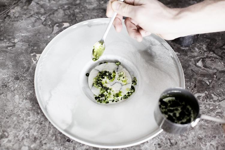Perfektion. Geranium leverer 21 retter, der alle er oppe og synge. Her er restaurantens berømte kulmule, der blev årets ret i 2015. 