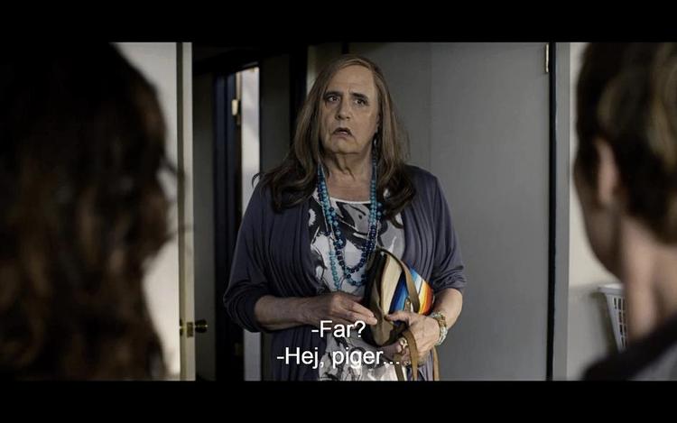 Transformeret. Hovedpersonen i 'Transparent', den transseksuelle far, springer ud som kvinde foran sin biseksuelle datter, da hun er utro med sin ekskæreste. 