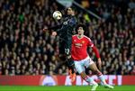 Nærkamp. Liverpools Emre Can (tv) kontrollerer bolden foran Uniteds Marouane Fellaini. 