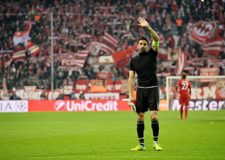 rekord? Juventus' målmandsveteran Gianluigi Buffon måtte indkassere mål i nederlaget til Bayern München. Men i ligaen nærmer han sig en fantastisk rekord. 