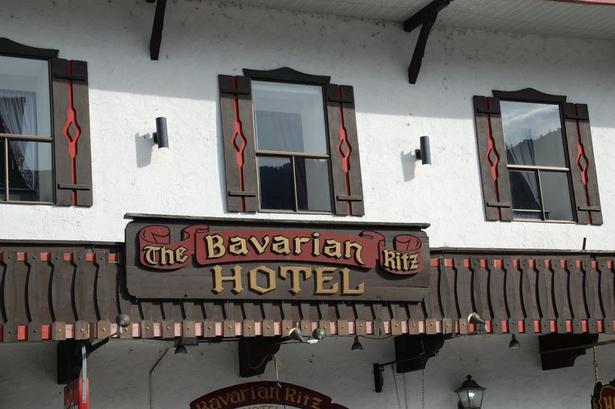 STILFULDT. Der er masser af hoteller at vælge imellem. Betegnelsen 'Ritz' er muligvis en tilsnigelse. 