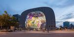 MARKEDSPLADS. 8 mio. mennesker besøgte det første år den særprægede markedshal Markthal i Rotterdam. 