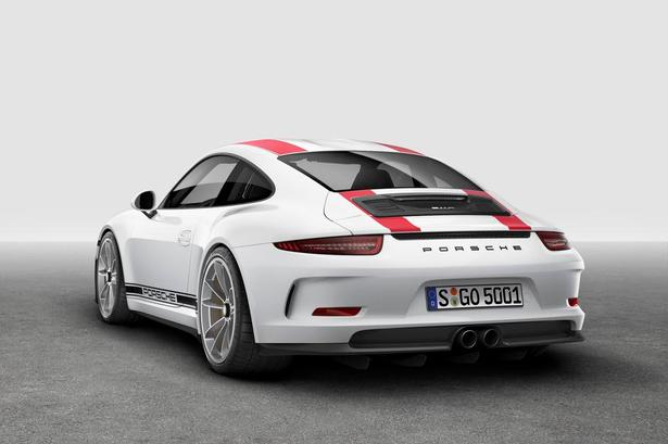 SIMPEL. Porsche sætter ofte en markant hækspoiler på 911-modellen. Det er dog ikke sket på denne model. 