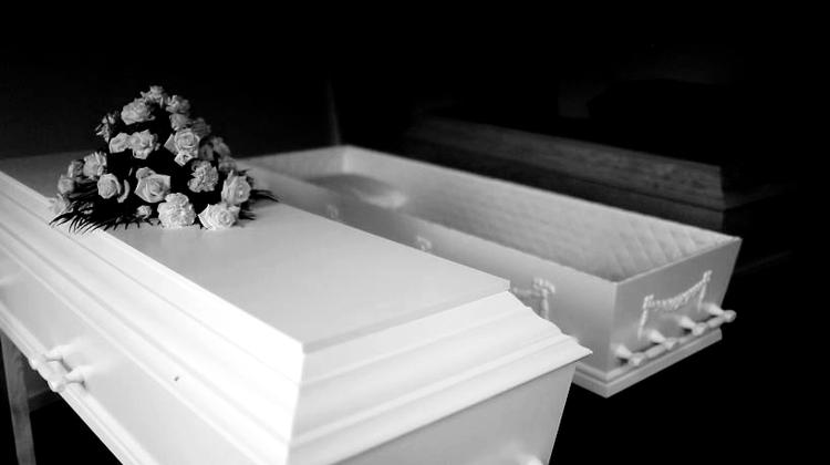 Sorg. I Rolf Sparre Johanssons nye digtsamling 'Begravelse' mister jeget sin mor og beskriver påvirket, men nøgternt, forløbet op til, under og efter begravelsen. Arkivfoto: Magnus Holm 