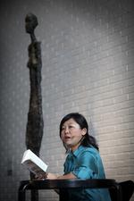 Verdensborger. Yiyun Li skriver om moderne liv i en globaliseret verden. Selv er hun født i Beijing, men bosat i Californien. 