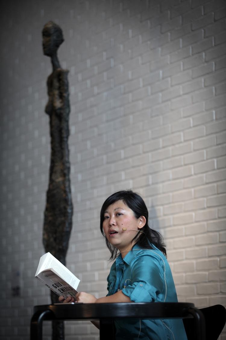 Verdensborger. Yiyun Li skriver om moderne liv i en globaliseret verden. Selv er hun født i Beijing, men bosat i Californien. 