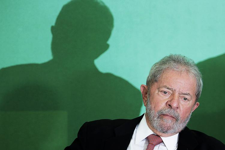 Lula alone