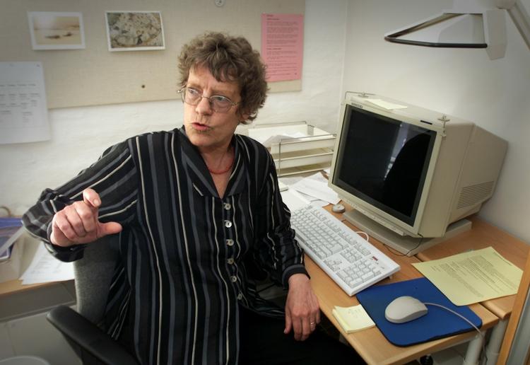 Farvel. Dorte Bennedsen  sad i Folketinget for Socialdemokratiet 1975 til 2001 og var formand for gruppen fra 1977 og to år frem. 