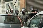 Politiaktion. Salah Abdeslam blev anholdt under en kæmpe politi-operation og menneskejagt  i kommunen Molenbeek nær centrum i Bruxelles. 