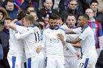 Triumf. Riyad Mahrez og holdkammeraterne jubler efter den afgørende scoring mod Crystal Palace. 