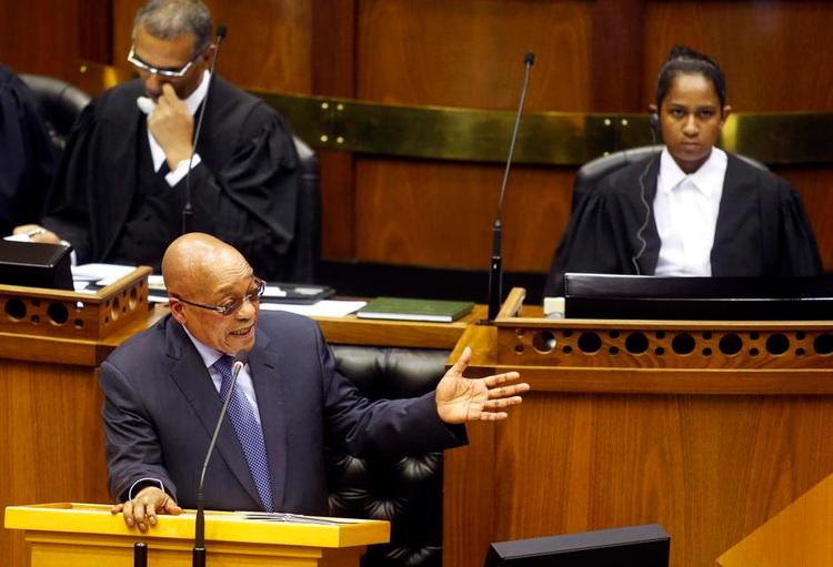 Forklaringer. Sydafrikas præsident, Jacob Zuma, måtte i torsdags forklare sig over for parlamentet efter anklager om, at han lader sig styre af den rige indiske Gupta-familie. 