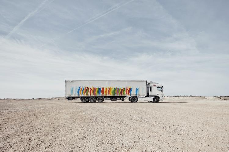 Kunstværk. Truck Art Project har fået en række kunstnere til at udsmykke siderne på spanske lastbiler, der kører rundt med varer. Målet er at skabe 100 rullende kunstværker. 