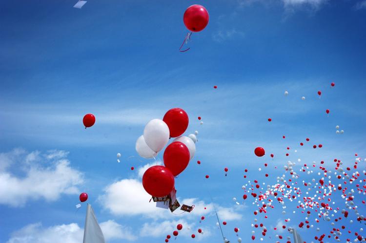 TILLYKKE. I dag kan Twitter fejre 10 års fødselsdag. 