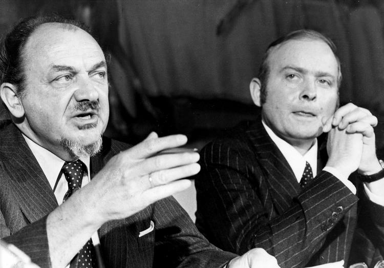 Kampe. Selv om tiden var en anden, havde Anker Jørgensen nok at gøre politisk i en tid med dårlig økonomi. Her ses han i 1978 med Venstres formand Henning Christophersen 