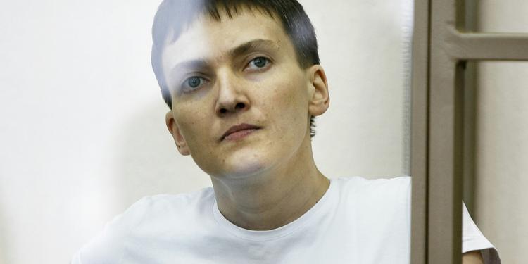 Den 34-årige Nadja Savchenko afventer sin dom efter knap 2 års fængsling. 