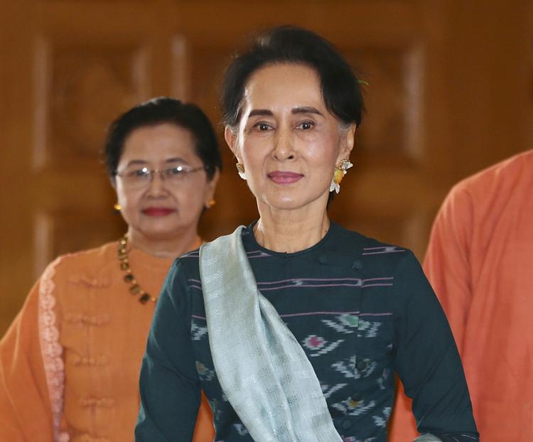 Folkehelt. Myanmars Aung San Suu Kyi bliver udenrigsminister i den nye regering. 
