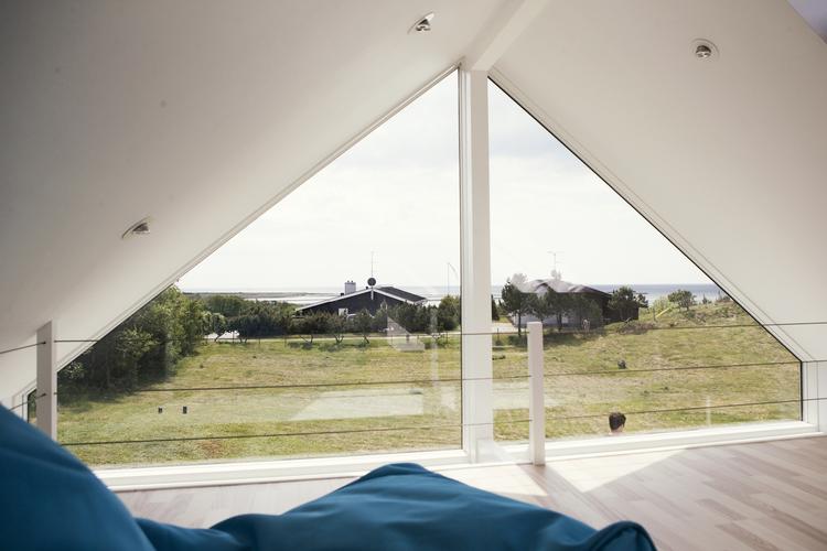 UDSIGT. Der kan være en god indtjening i horisonten, hvis du lejer dit sommerhus ud - og på den måde får dækket nogle af udgifterne ved at eje det. Men du skal så også give afkald på at disponere frit over det. 