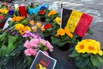 Angreb. De første blomster er allerede blevet lagt på gerningsstedet i Bruxelles. 