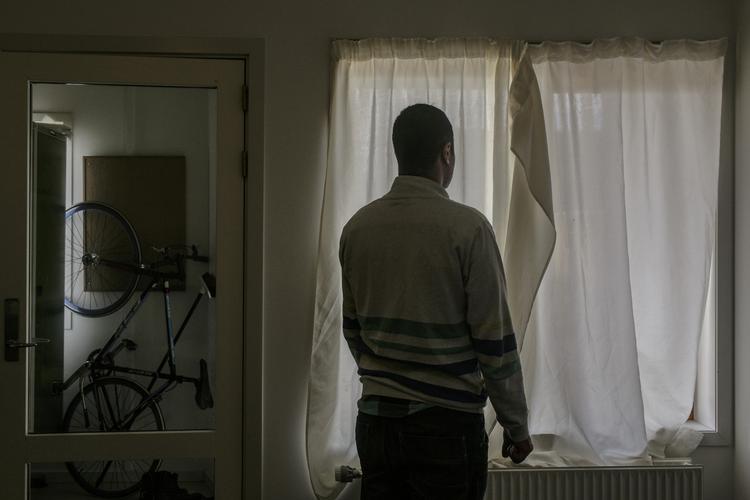 Tortur. Manden på billedet, en kurdisk asylansøger der går under navnet 'FK', gjorde skade på sig selv, mens han opholdte sig i Ellebækfængslet i protest imod, at han skulle udvises til Tyrkiet. 