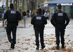 Paris. Ifølge franske efterretningskilder står Frankrig i første række for nye angreb. Ifølge dem bevæger omkring 800 potentielle og dødsensfarlige terrorister i 'sovende' celler, som vil være i stand til at gennemføre dødelige attentater, sig rundt i Europa. 
