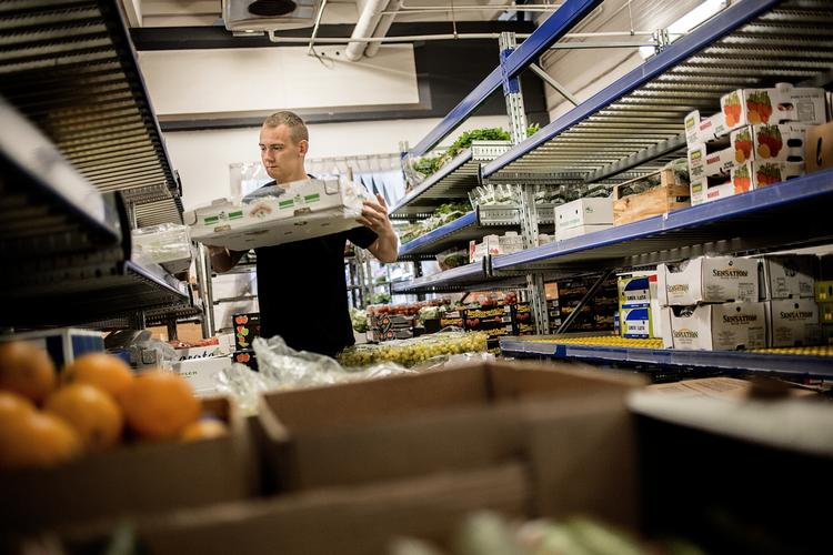 Kunder i Hillerød og Frederikssund kan fra 1. april handle om natten i Netto. 