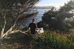 Bondi Beach er en af Sydneys mest berømte strande, som kun ligger cirka 7 kilometer fra centrum af byen. Det er også et af byens dyreste kvarterer, for udsigten over den brede og hvide sandstrand, er ikke billig. 