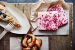 Lækkert. På Sweet Food kan du mæske dig i sæsonens desserter - alt fra gulerodskage, æble-crumble og hindbærsnitter til mocca-karamel kage og donuts. 