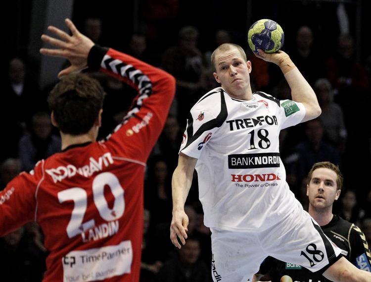 slutspil. Kasper Irmings (th) udlignende scoring i sidste sekund mod Team Tvis Holstebro sendte KIF Kolding København i samme slutspilspulje som modstanderne. 