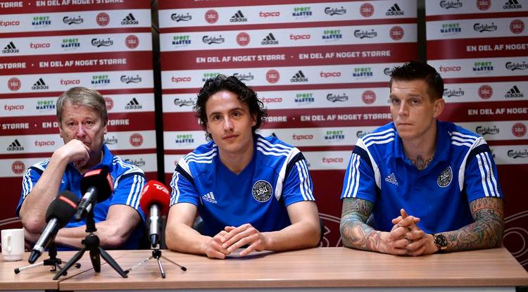 testkamp. Thomas Delaney (midt) på pressemødet med Daniel Agger og landstræner Åge Hareide. 