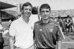 Den rumænske 10'er Gheorghe Hagi ses med sin træner i 1994 forud for sæsonen. 