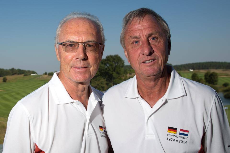 Det umage par - Franz Beckenbauer og Johan Cruyff ses her i selskab med hinanden ved golfturneringen, Winston Senior Open. 
