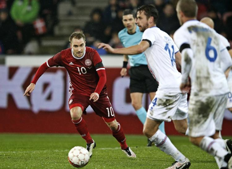 2-1. Højt dansk pres og schwung i omstillingerne gav store problemer for Islands EM-deltagere. 