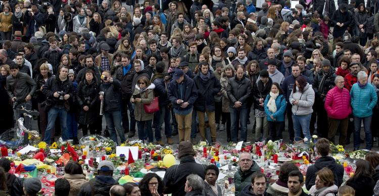 Choktilstand. Belgierne er stadig i chok, efter deres hovedstad tirsdag blev ramt af en række terrorangreb. Mindst 31 mennesker blev dræbt i eksplosionerne - omkring 300 blev såret. 