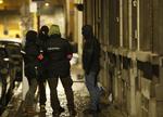 Overvågning. Belgisk politi ses her på mission i Bruxelles-forstaden Schaerbeek. 