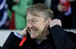 2-1. Norske Åge Hareide eksperimenterede med nye taktiske elementer, da Danmark i går besejrede Island i Herning. 
