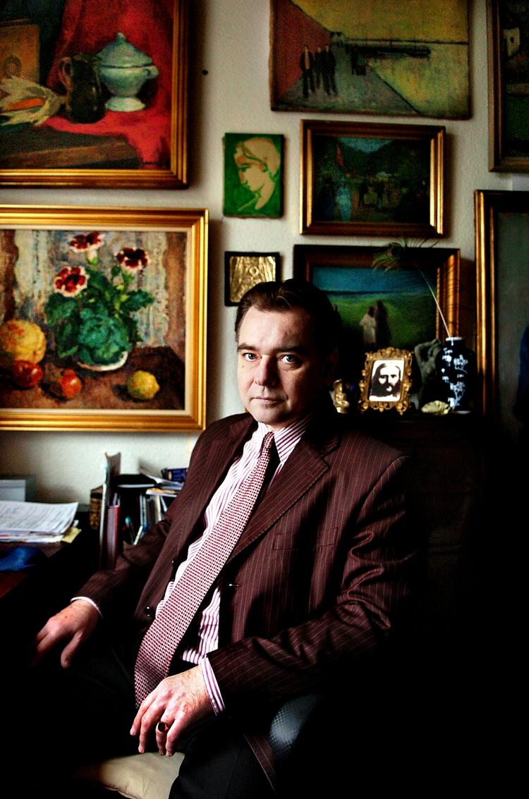 Holck. Multikunstneren Henrik S. Holck har udgivet sin blot fjerde digtsamling på 40 år. Her ses han i sit hjem tilbage i 2005. Arkivfoto: Sofia Wraber 