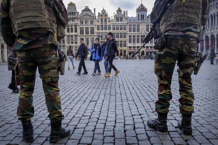 Forsvar. . Sikkerhedsforanstaltningerne er store i Bruxelles efter bombeangrebene 22. marts. 
