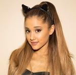 Fremtiden. Ariana Grande er en stjerne i svøb. I sidste uge overbeviste hun også offentligheden om sit komiske talent på det amerikanske sketch-show Saturday Night Live. I denne uge er hun blandt ugens 5 uundgåelige sange. 