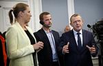 Skillelinje. Kan man forestille sig noget så eksotisk som en fremtidig SV-regering? På Christiansborg tales der om en ny skillelinje mellem de partier, som gik efter regeringsmagten (S, V, R) og de andre. Arkivfoto: Jens Dresling 