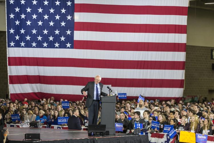 Primært. Bernie Sanders, dahan i går holdt vælgermøde i  Madison, Wisconsin. 