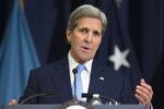 Pinligt. John Kerry fortæller, at hvor end han rejser hen som udenrigsminister, møder han mennesker der spørger, hvad der dog foregår i USA. 
